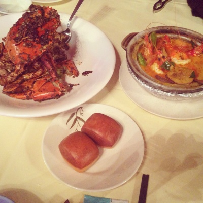 How can Singapore's chili crabs not make the list for foodie favorites?