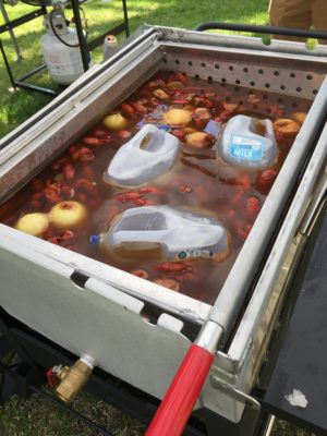 A crawfish boil cooking rig